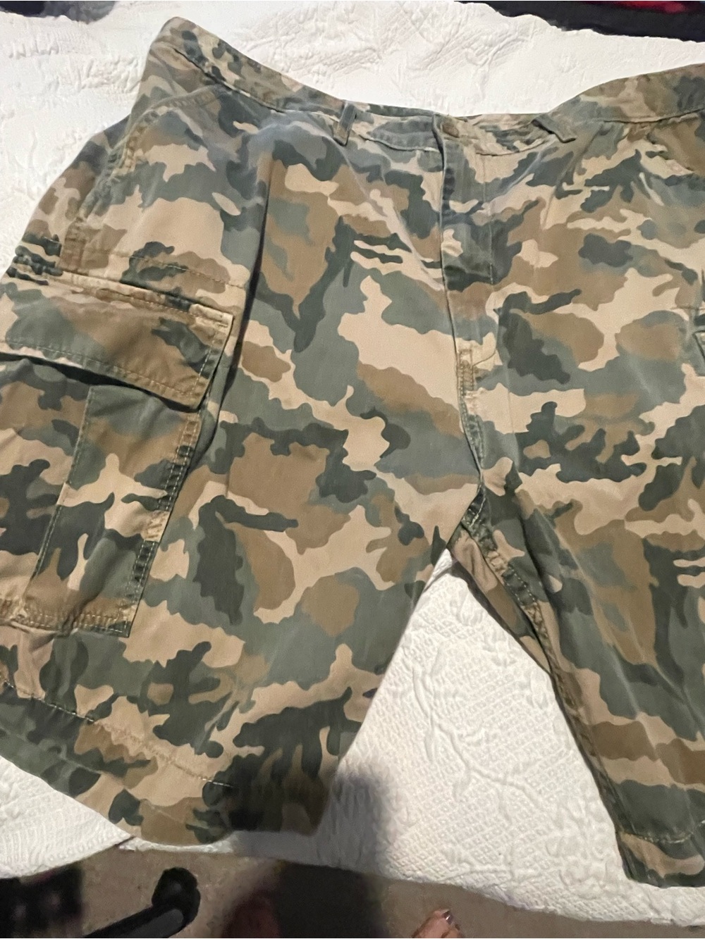 Men's Levi 2 Horse Brand 42x9  Camouflage Cargo Shorts - Olive/Tan Camo